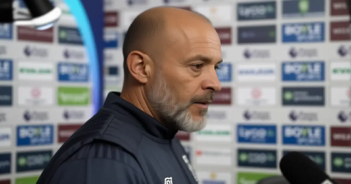 Нуну Эспириту Санту ошелкомлен красной карточкой Пакеты в матче с Астона Вилла